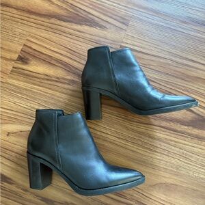 Dolce Vita Women's Black Leather Ankle Booties, Size 7.5